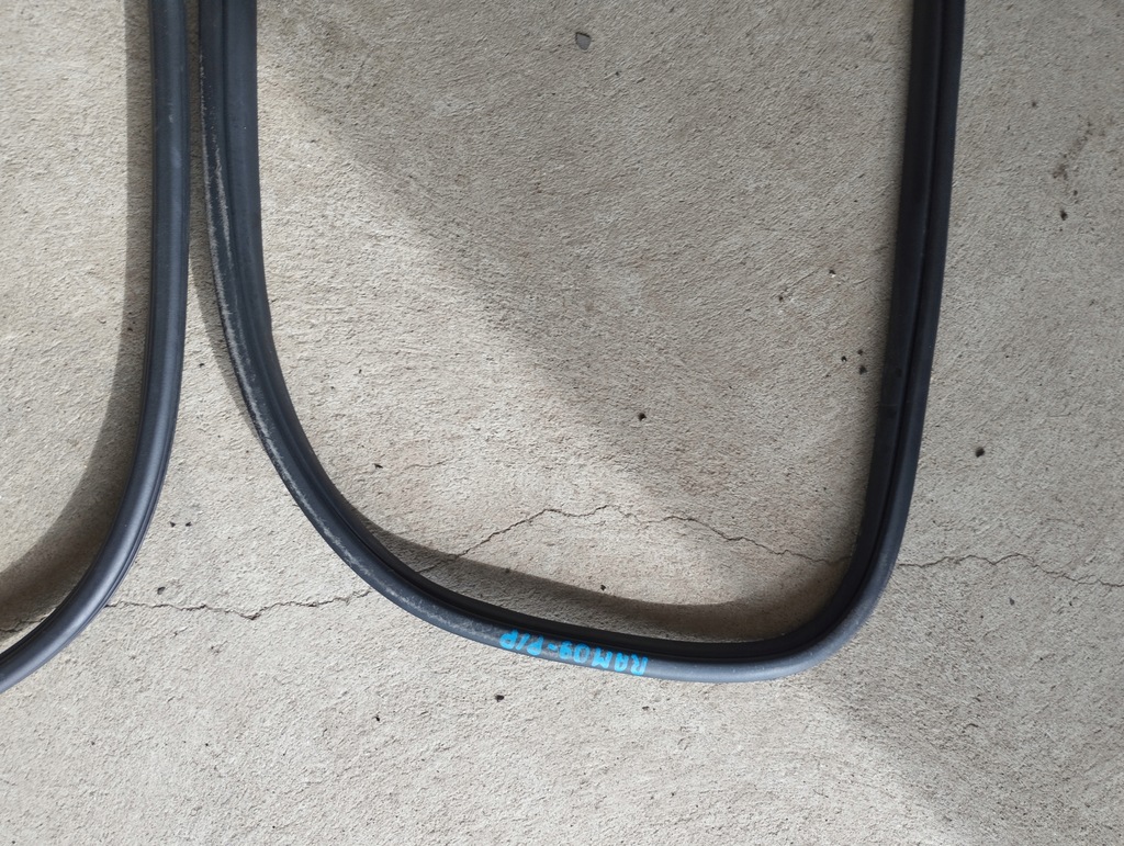 фото №5, Ram 1500 09- прокладка двері правий лівий перед usa