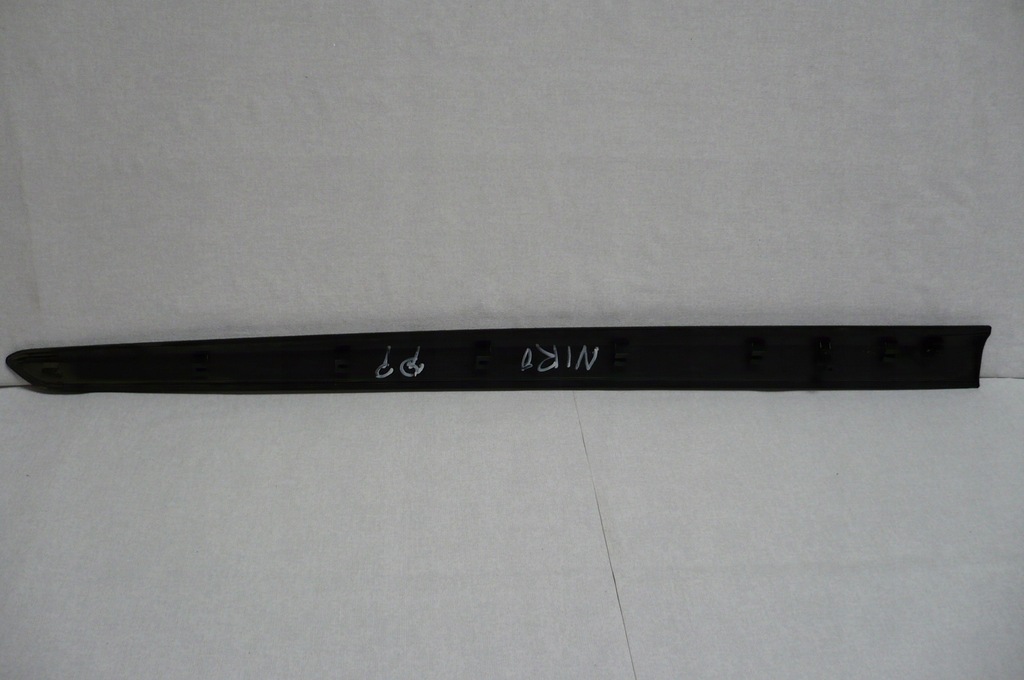 фото №10, Kia niro i 2016- молдинг дверь правая перед