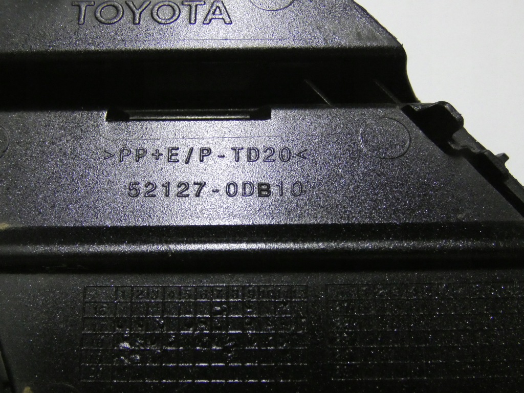 фото №15, Заглушка решётки центральной бампера, защита фаркоп hol. toyota yaris iii lift