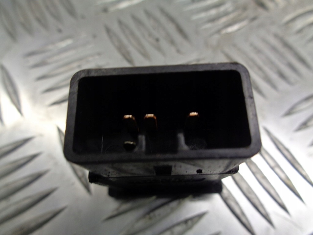 фото №2, Кнопка trc toyota avensis t25