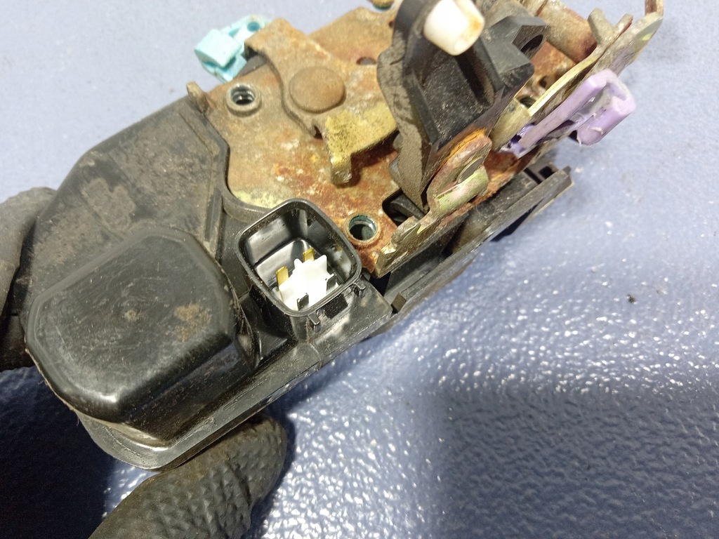 фото №4, Voyager iv caravan замок дверь перед левый 4 pin