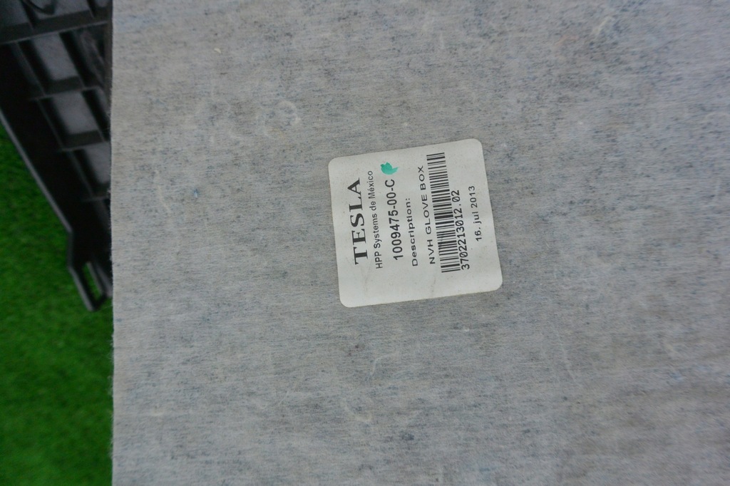 фото №12, Бардачок пасажира tesla model s 12-16 eu