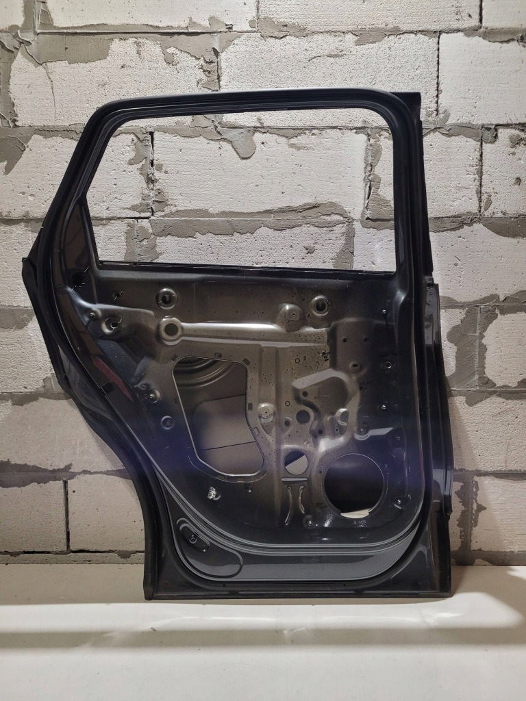 Дверь левая задний audi e-tron 4ke 18+ оригинал в хорошем состоянии Киев