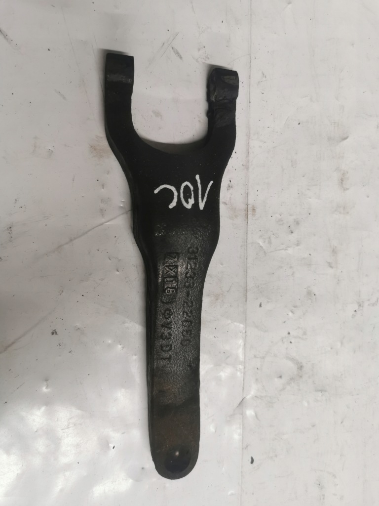 Купить Кронштейн вилка цилиндр сцепления сцепления lexus is 2.2 d-cat 31233-22050