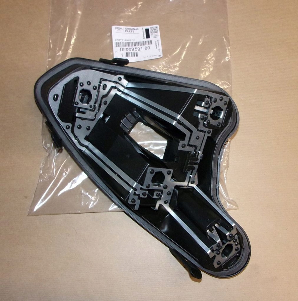 фото №1, Вкладыш лампы задний p 308 правый