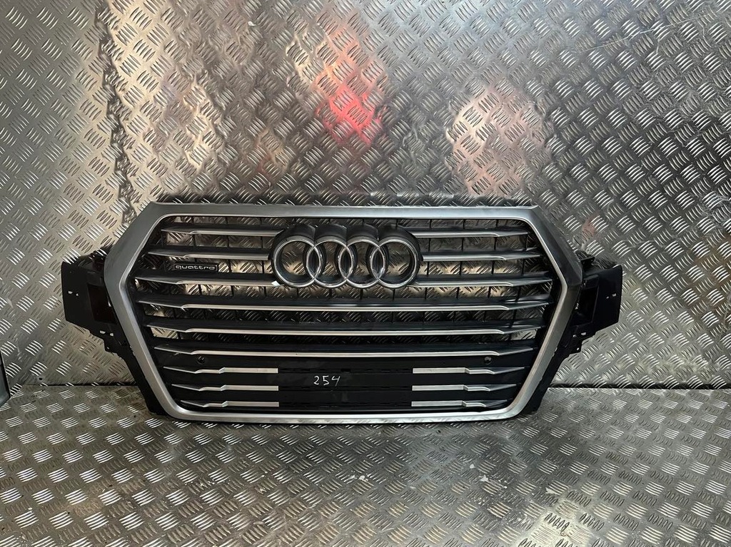 фото №1, Решітка радіатора решітка радіатора audi q7 sq7 оригінал 4m0853651
