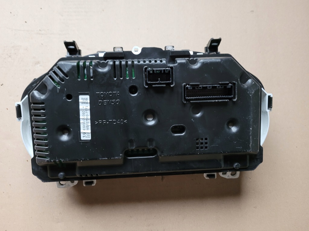 фото №9, Приборы счетчик toyota yaris iii гибрид 83800-0u390