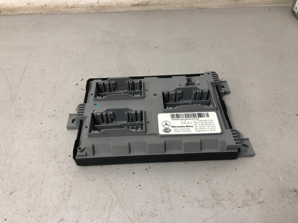 фото №1, Mercedes v297 eqs модуль sam 2979000709