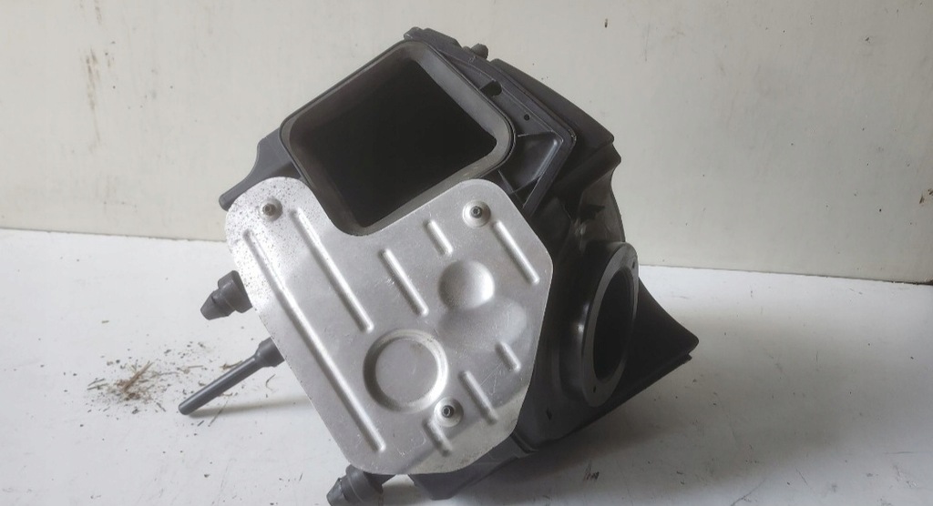 фото №6, Audi a4 a5 b9 8w0 8w0133835p корпус фильтра воздуха 2.0 tdi super состояние