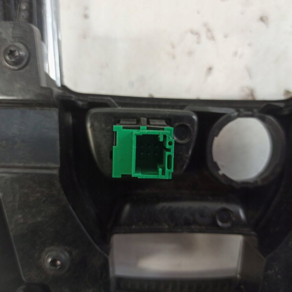 Peugeot 308 t9 декоративная  консоли центральной 98088089xu Доставка