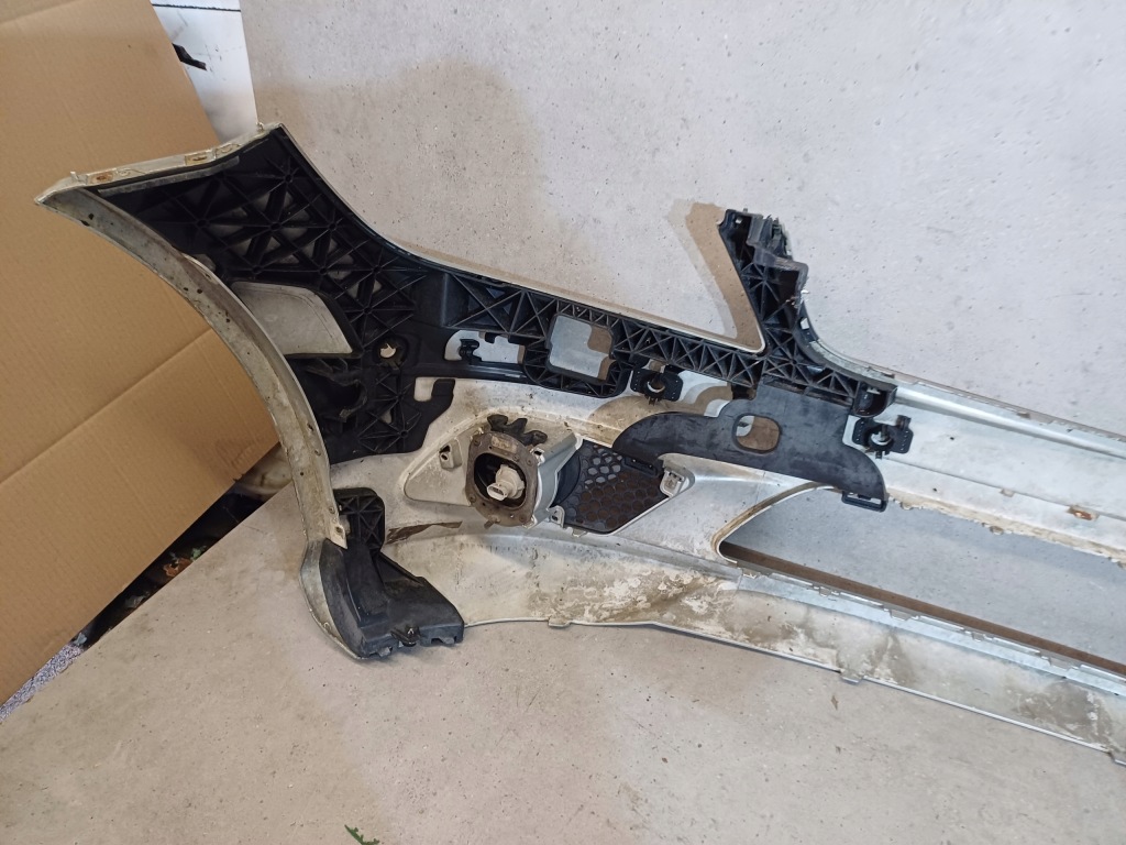 Бампер перед mercedes c klasa w204 amg 2007- nr. a2048853725 Зі Шроту