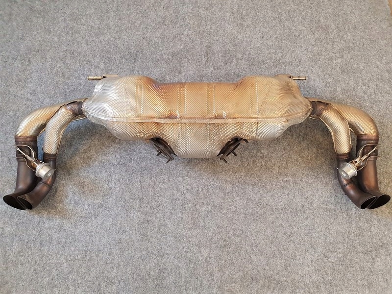 фото №1, Audi r8 4s 4s0 4s0251609b гаситель конечный выхлоп оригинальный номер