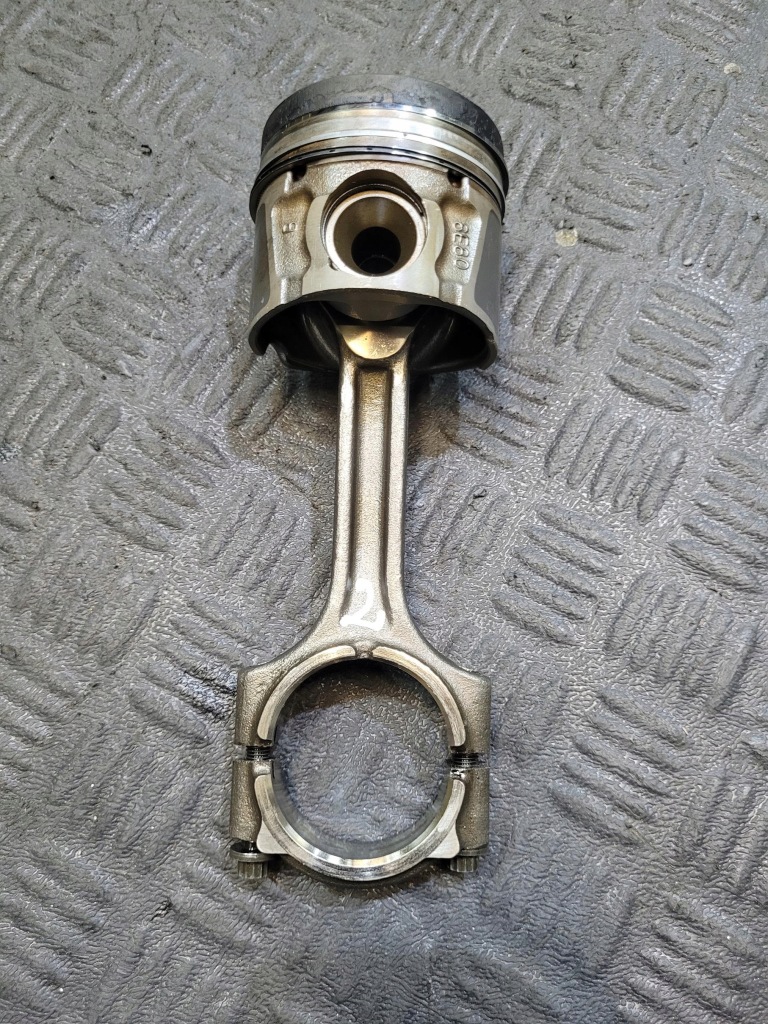 фото №1, Поршень + шатун 2 ssangyong tivoli xlv 1.6 d e-xdi