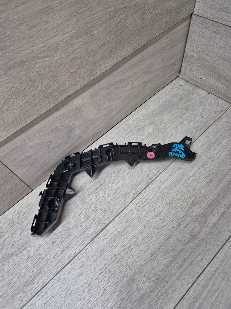 фото №1, 12482. lexus ux направляющая бампер правый задняя 52575-76020