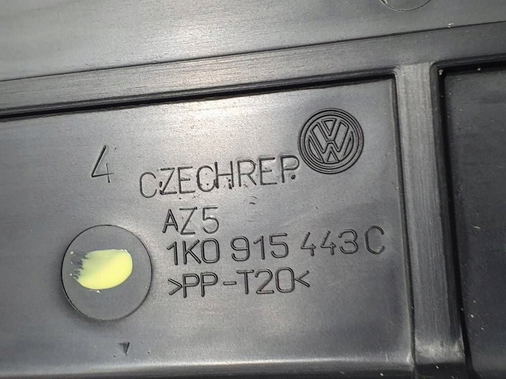 Audi a3 s3 8p основание корпус аккумулятор защита 1k0915333h оригинал в Украине