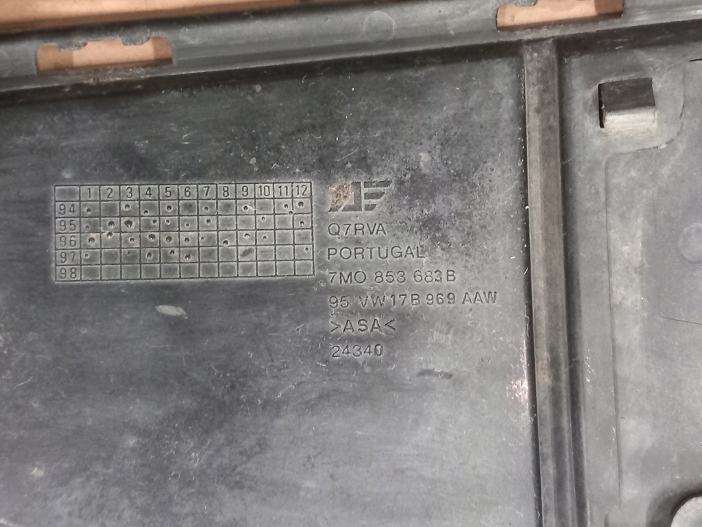 Купити Решітка бампера права vw seat skoda 7m0853684b