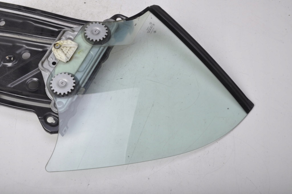 Bmw e88 подъемник стекло левый задний  задний 3d 7165593 с Разборки