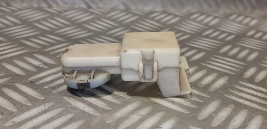 Bmw e60 e61 e63 накладка трубка полюс plus акумулятор 6927750 6927752 Оригінал