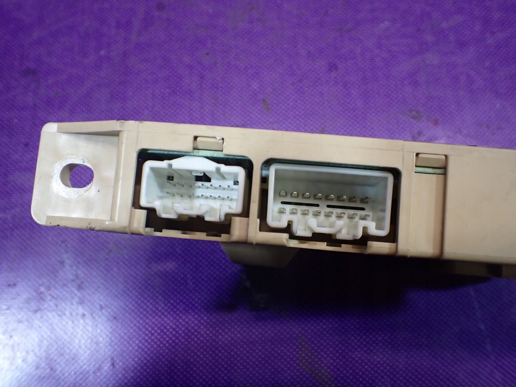 фото №4, Mazda 2 i dy 03-05 коробка предохранителей fa404