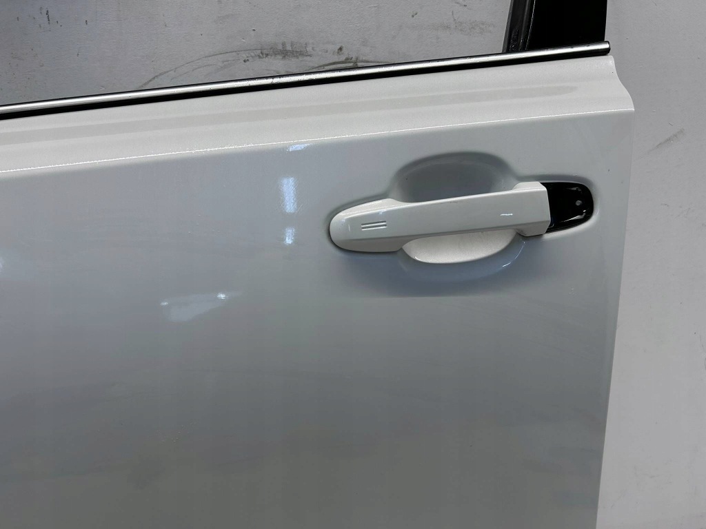 Chr c-hr 1 дверь передние левая левая перед коплектная  070 2na Недорого