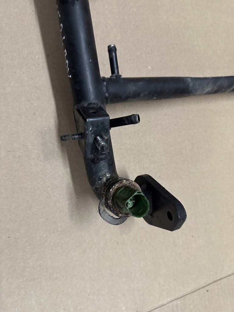 фото №8, Шланг охлаждение wody audi a6 c5 2.4 bdv 078121071bs