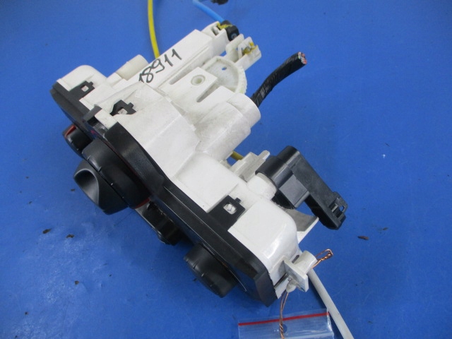 фото №8, Clio iii панель кнопки окон перед 8200356513