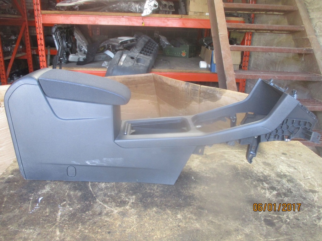 фото №6, Туннель средний подлокотник vw golf sportsvan