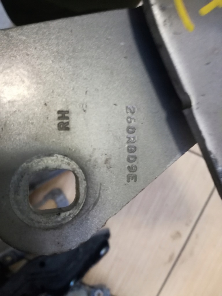 фото №2, Kuga mk1 петли капот комплект