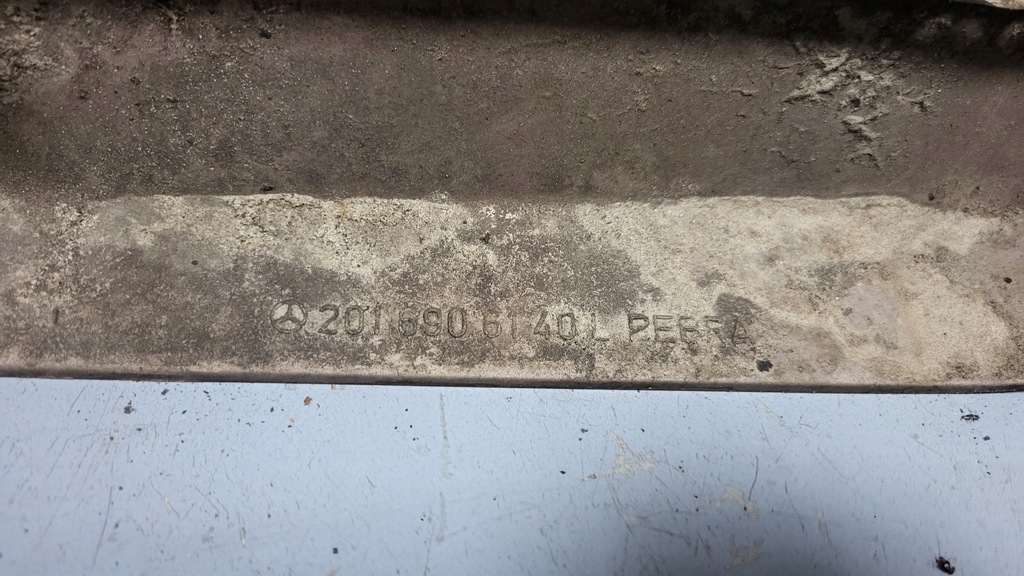 фото №5, Молдинг крыла правый задняя mercedes 190 w201