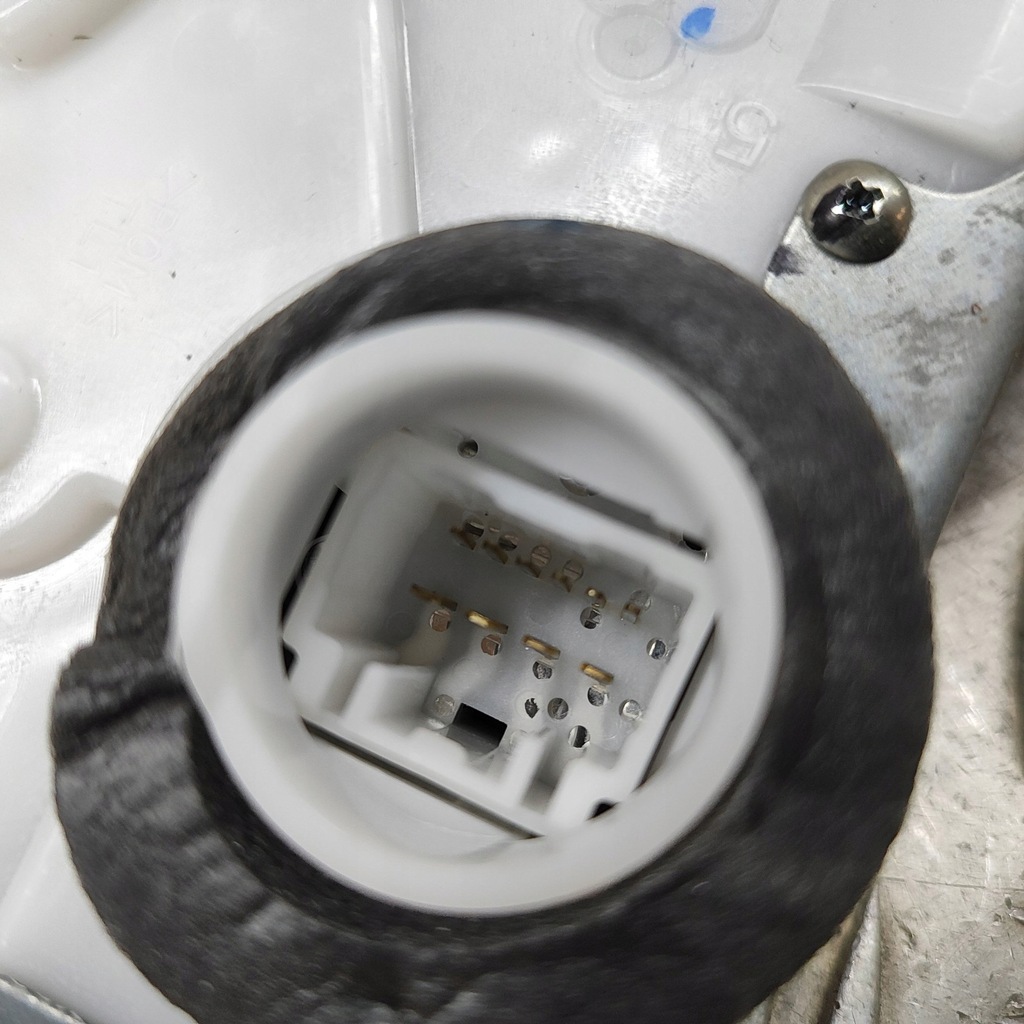 фото №6, Toyota yaris cross 2024 перед сторона ліва вкладка do замка двері