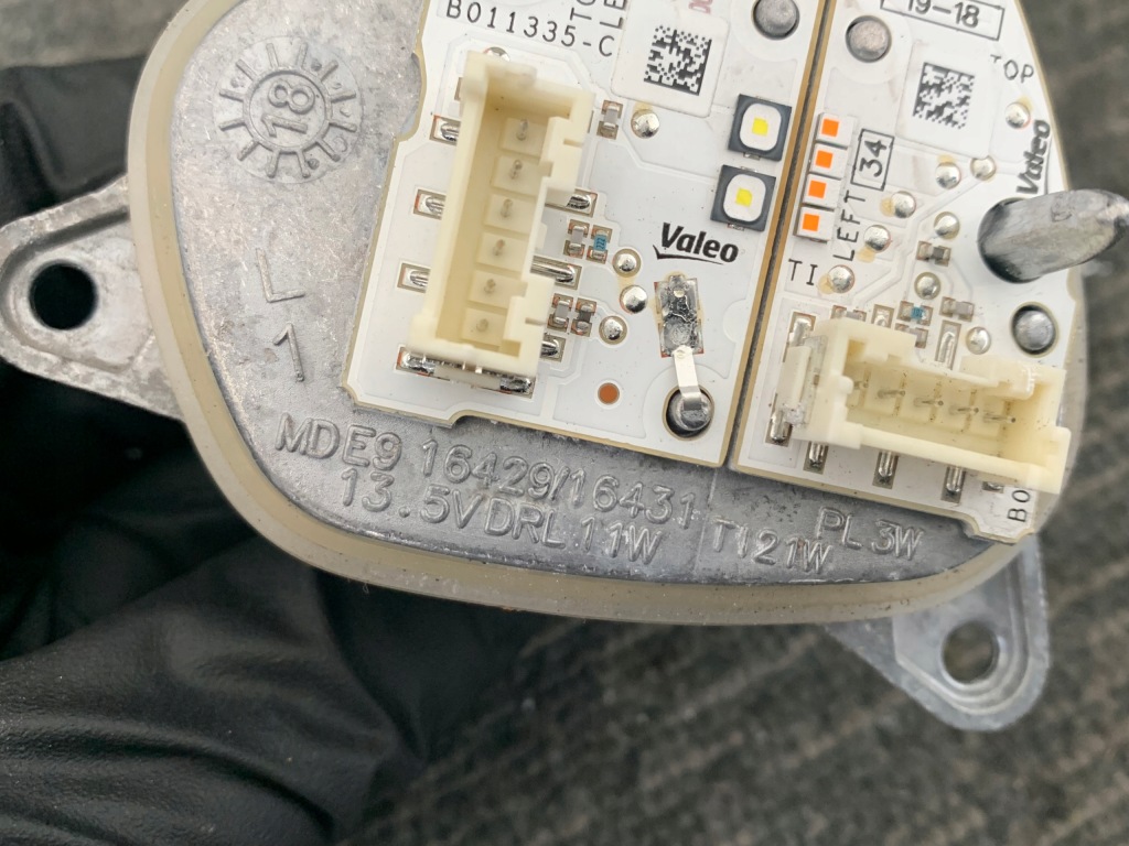 Opel crossland x 1.2 thp 19r блок розжига фары led поворотник левая Доставка