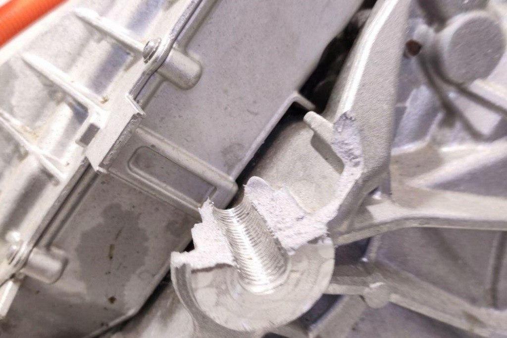 Двигатель mercedes-benz eqb x243 2433408902 electric 168kw 2023 Оригинал