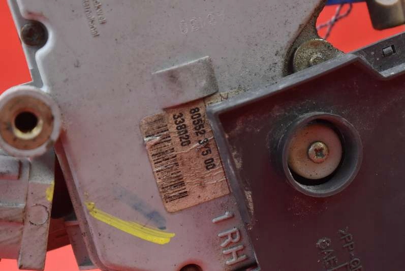 фото №7, Замок дверь правый перед передний eu 805523y500 nissan maxima a33 00-05