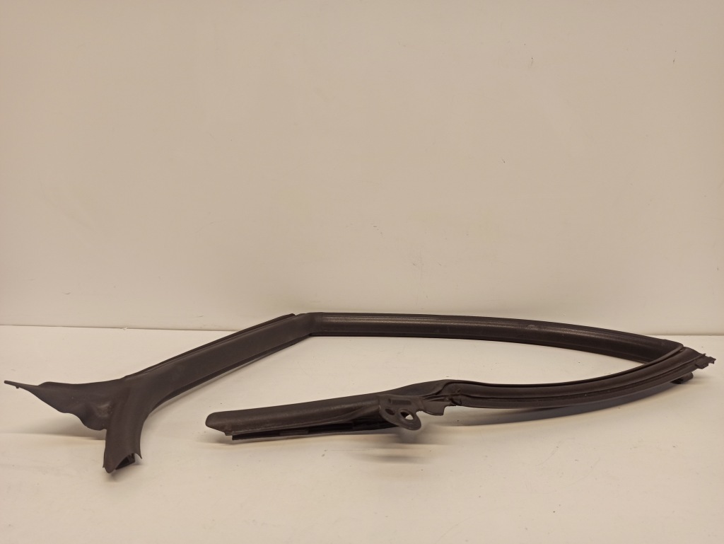 фото №1, Audi a7 4g прокладка дверь правый задняя 4g8845696