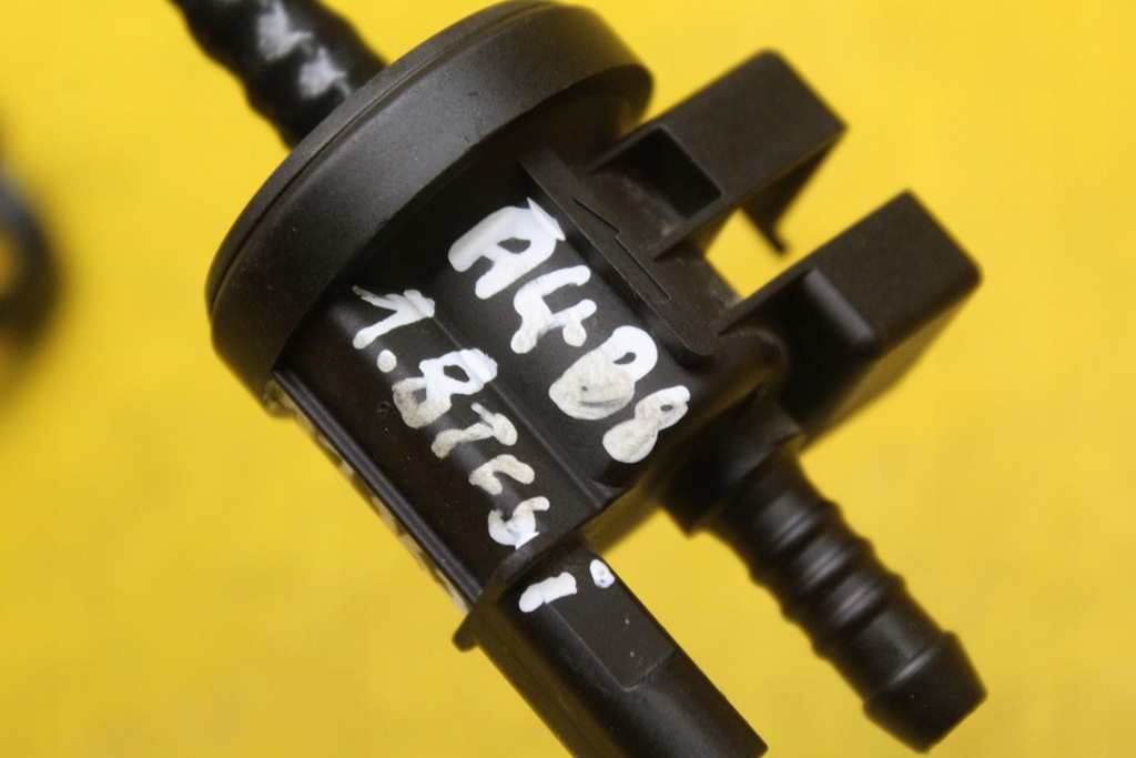 фото №9, Шланг вакууму 06h906517b cdh a4 b8 1.8tfsi