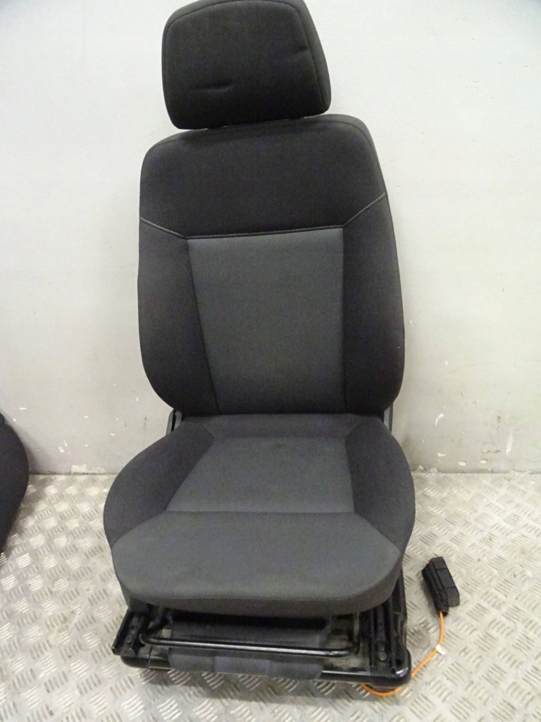 фото №1, Сиденье пассажира правый перед opel zafira b nr159