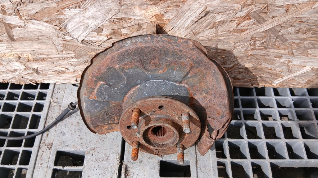 фото №1, Поворотний кулак ліва перед volvo v40 s40