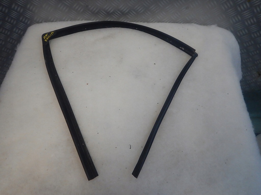 фото №1, Skoda fabia i vrs rs правая прокладка дверь задняя