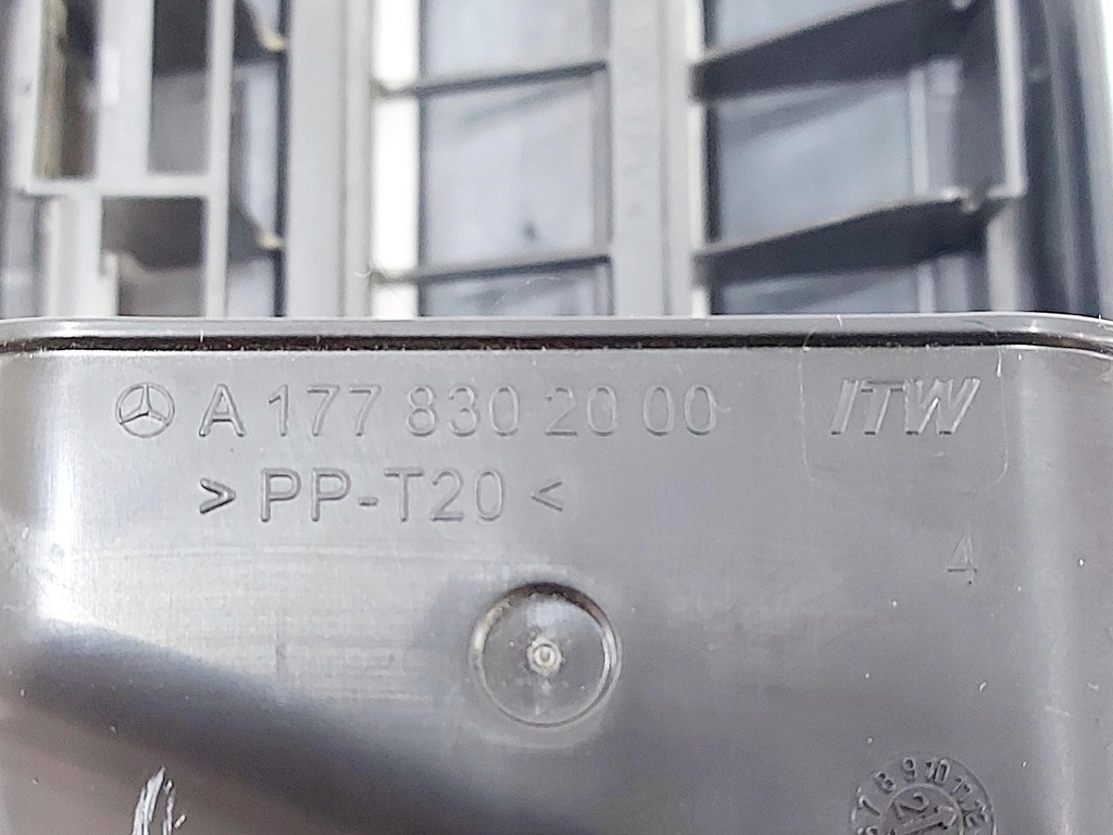 фото №7, Mercedes eqb n243 x243 23r. решётка вентиляционная кабины левый задняя a1778302000