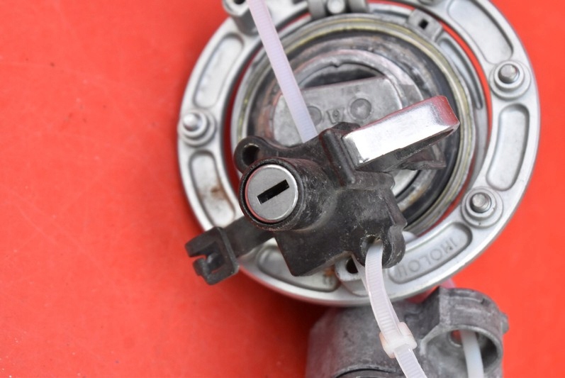 фото №9, Замок запалювання ключ заливна горловина пального задня вкладка honda vfr 800 fi 81 km 98-01