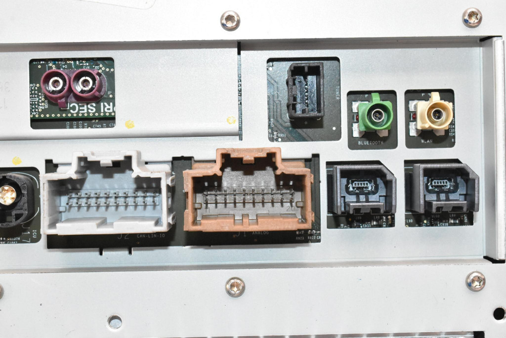 Дисплей центральный 1450737-00-b tesla model s рестайлинг  16-21 с Разборки