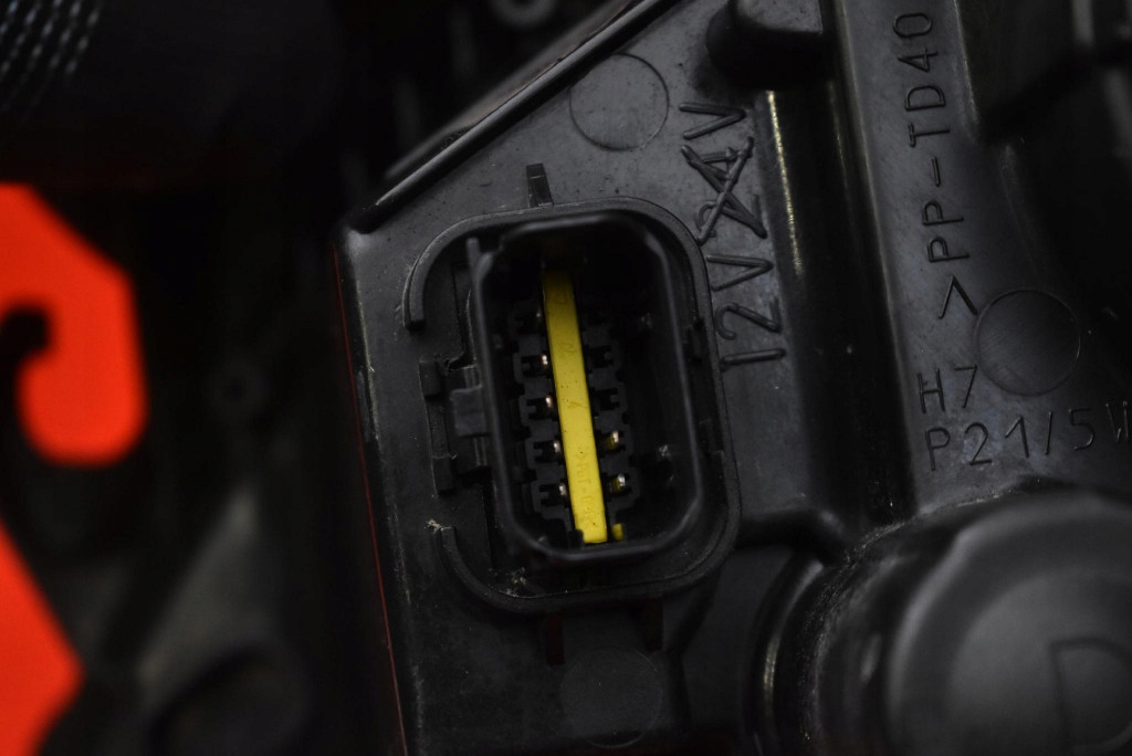 фото №7, Фара правый лампа перед eu 9682519080 peugeot 3008 1 i 10-13