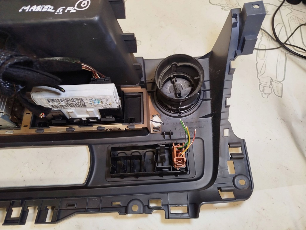 Купить Радио заводской монитор дисплей панель  renault trafic 2 8200350501