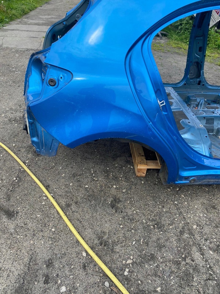 фото №1, Mercedes w176 amg чверть права задня