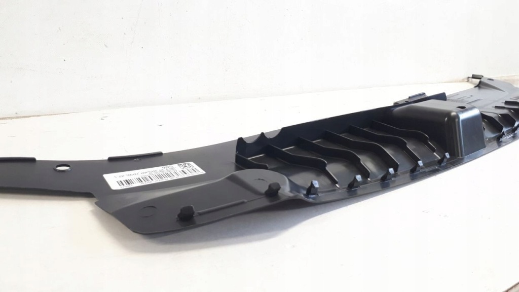 Audi q5 2012-2015 рестайлинг  накладка поперечина перед с Разборки