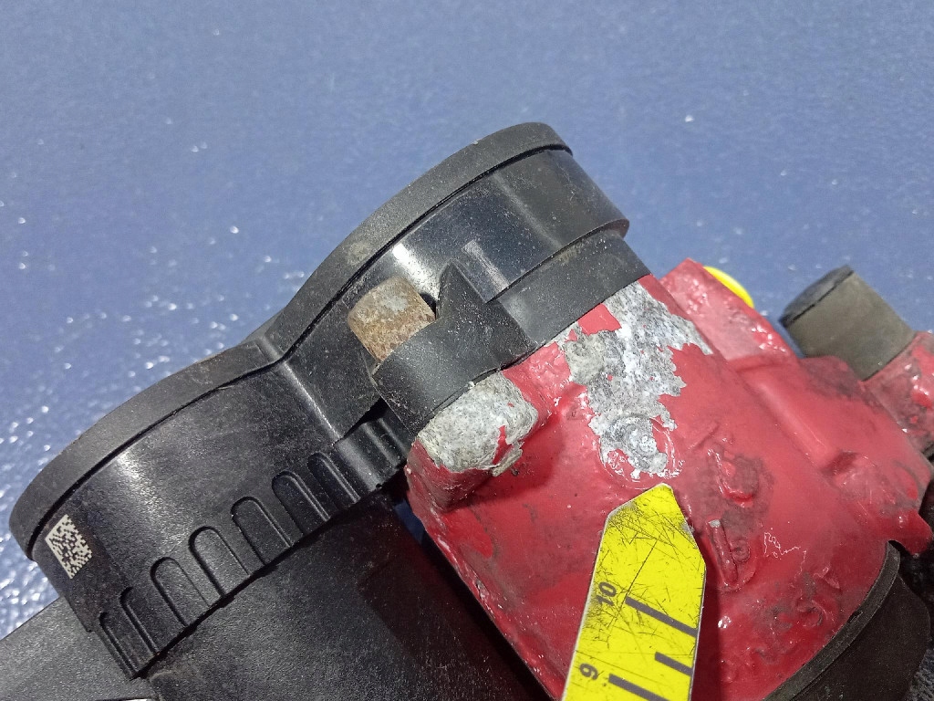 фото №13, Maserati levante супорт гальмівний задня правий задній 06700388370