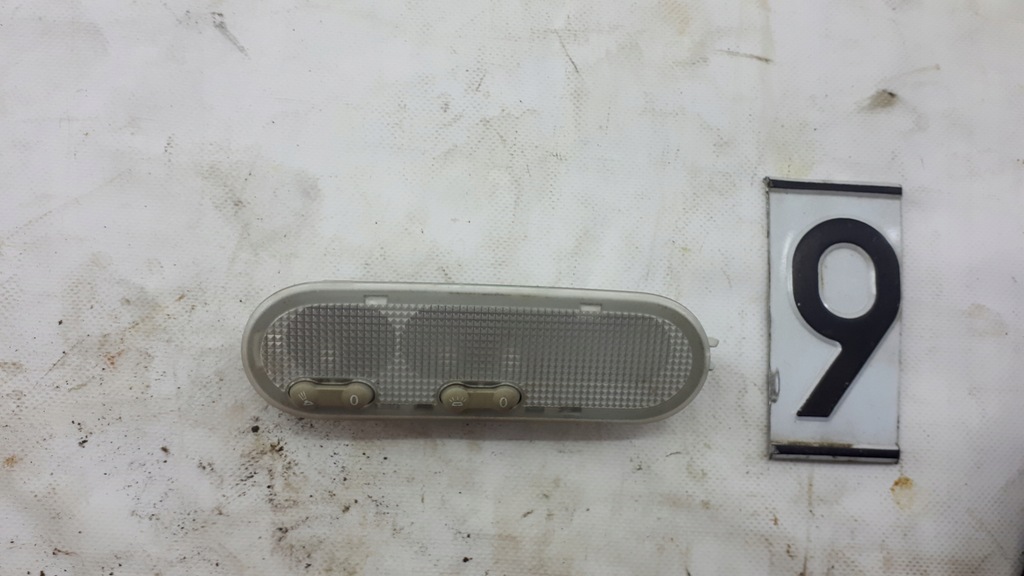 фото №1, Renault modus 2004r фонари потолочный перед 8200073231