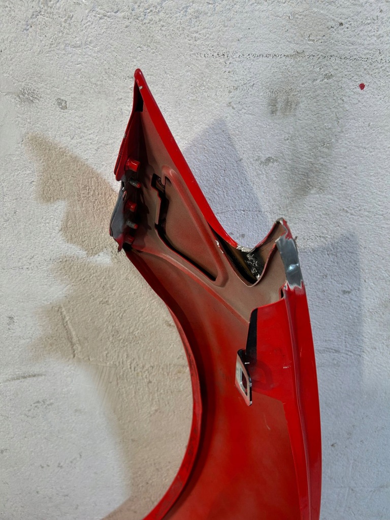 фото №9, Ferrari 812 superfast крила правий