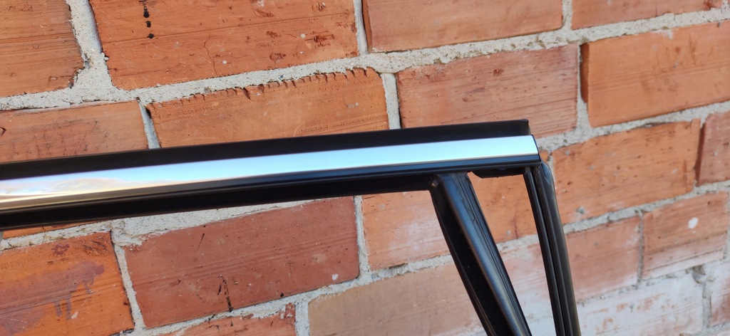 фото №8, Ford mondeo mk5 2.0 tdci молдинг прокладка двері права задня рамка хром