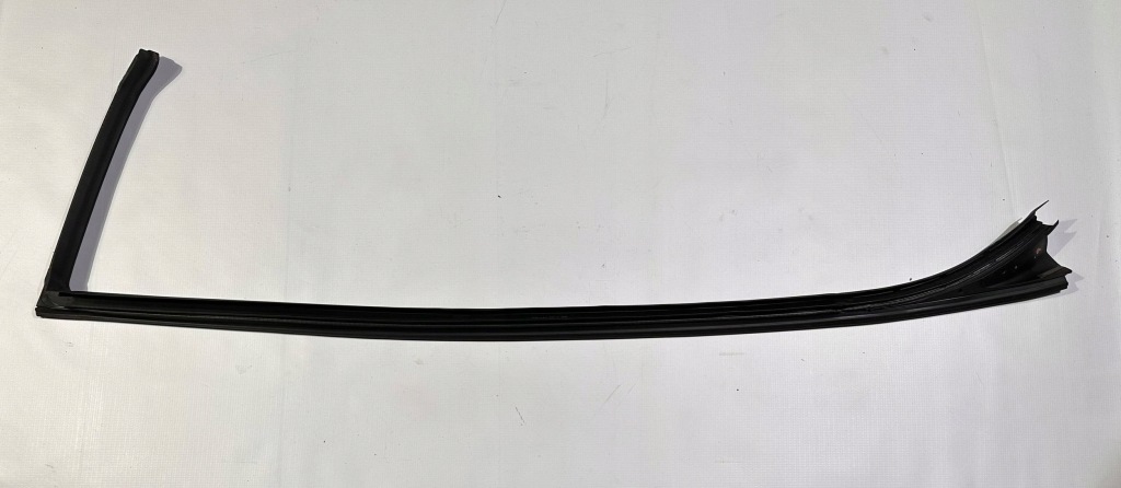 Прокладка верхній скло перед передня права maserati granturismo 2008+ Недорого